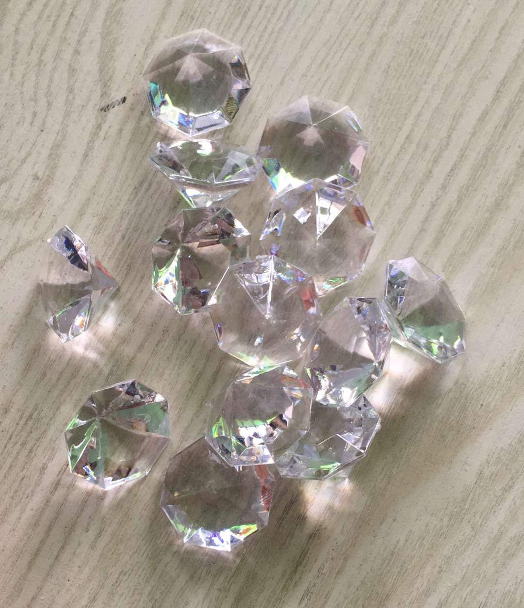 2 Pounds of 25 Carat Clear Acrylic Diamonds for Wedding Decoration, Parties, and Table Decoration